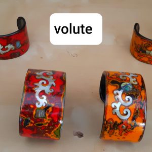 Bracelet en bois laqué et incrusté de nacre