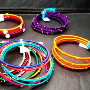 Bangles en tissu et strass sur métal , fins par 6