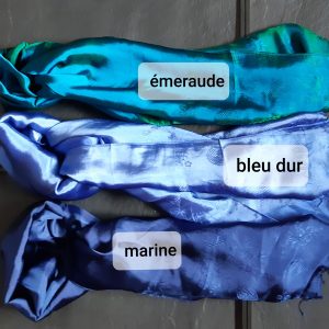 Foulard fin en soie unie de Hà Dong,