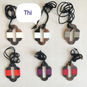 Pendentif Corne de Buffle naturelle et laquée Thi