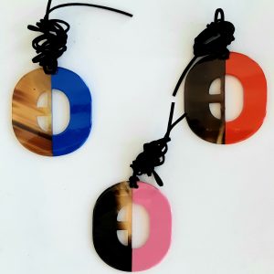 Pendentif en corne de buffle laqué Hân