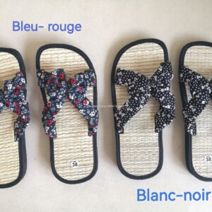 Claquettes en paille de riz bandeau bleu et rouge