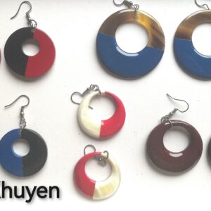 Boucles d'oreilles en corne de buffle laquée Khuyên